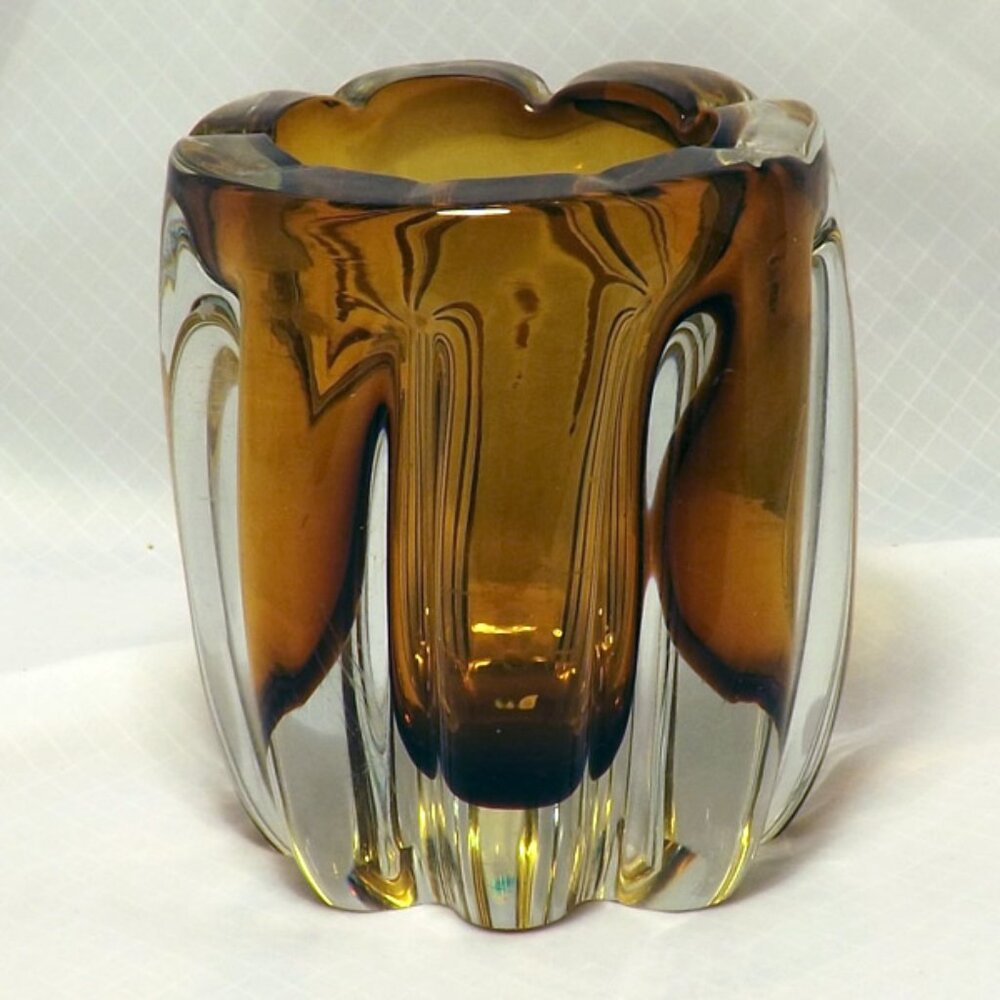 Murano Style Ribbed Art Glass Vase 3 3/4 in tall
